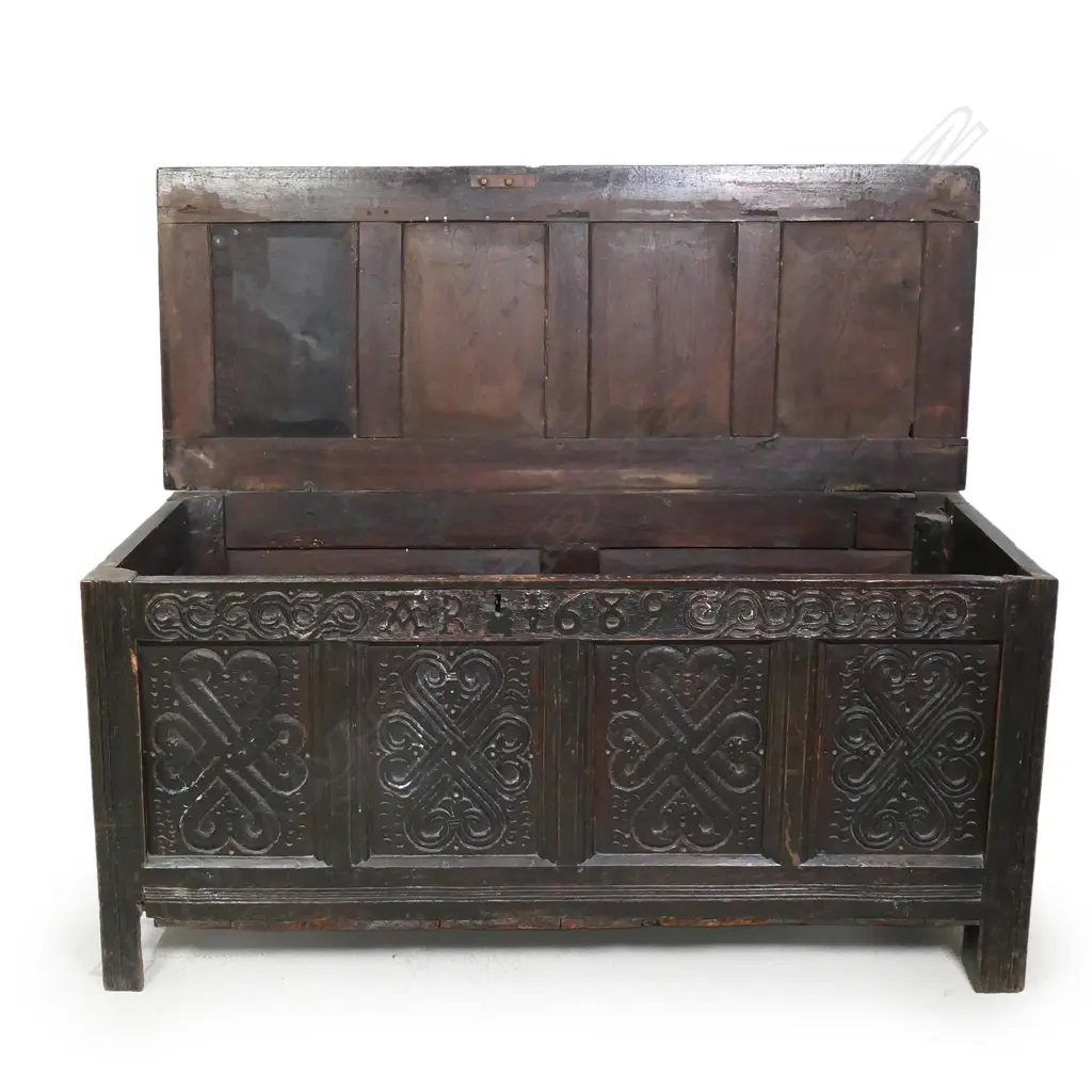 A George III oak coffer, Image 1++