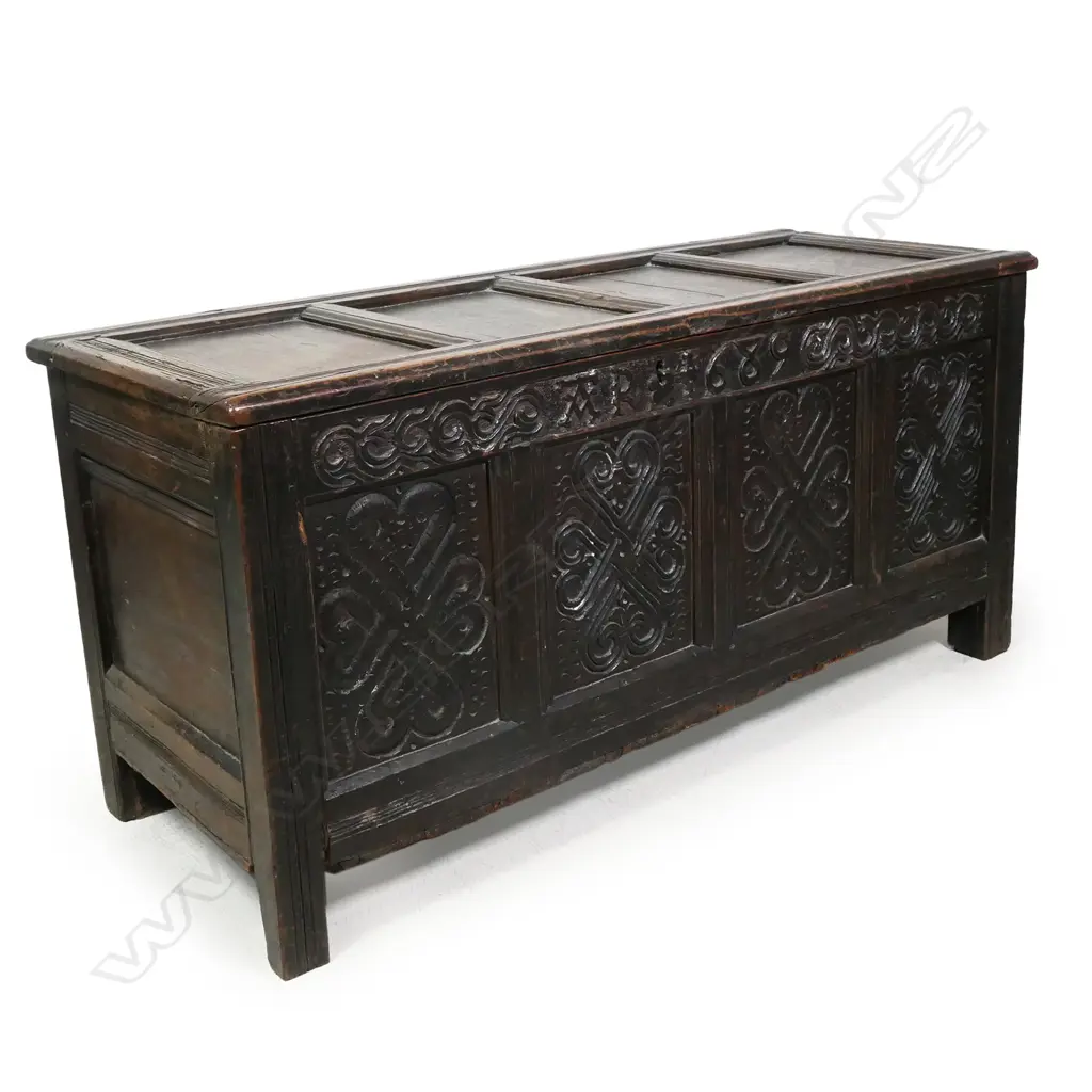 A George III oak coffer, Image 1++