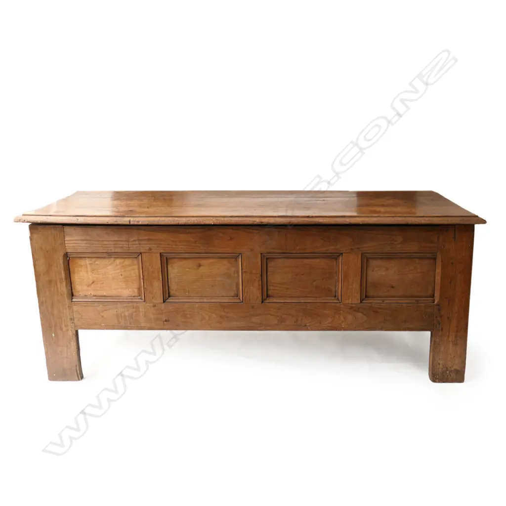A George III country oak coffer, Image 1++