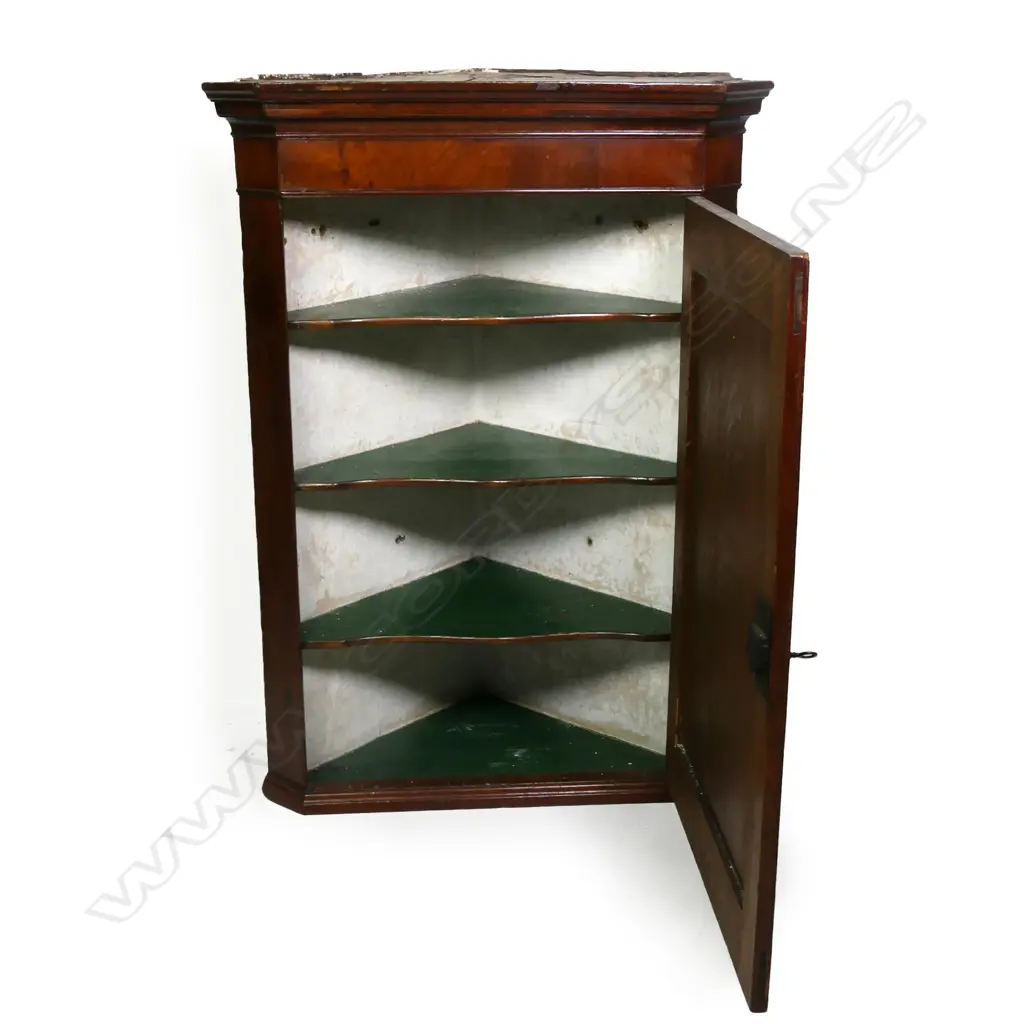 A George III oak hanging corner cabinet, Image 1++
