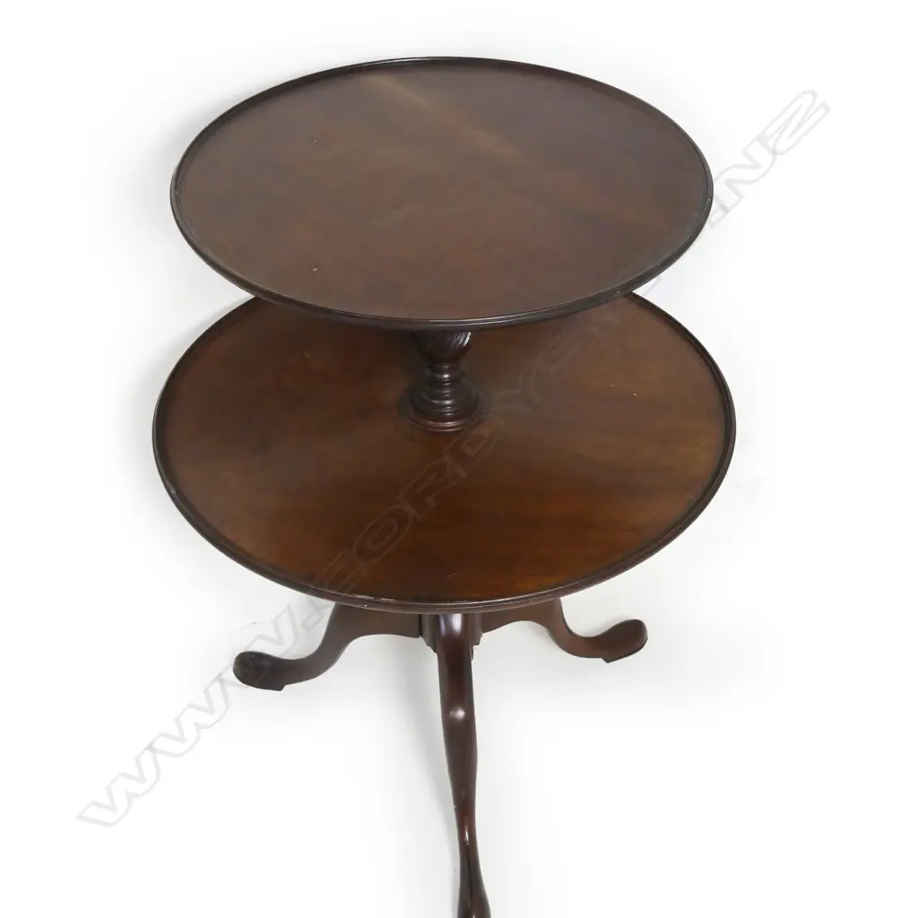 A 19thC mahogany dumb waiter, Image 1++