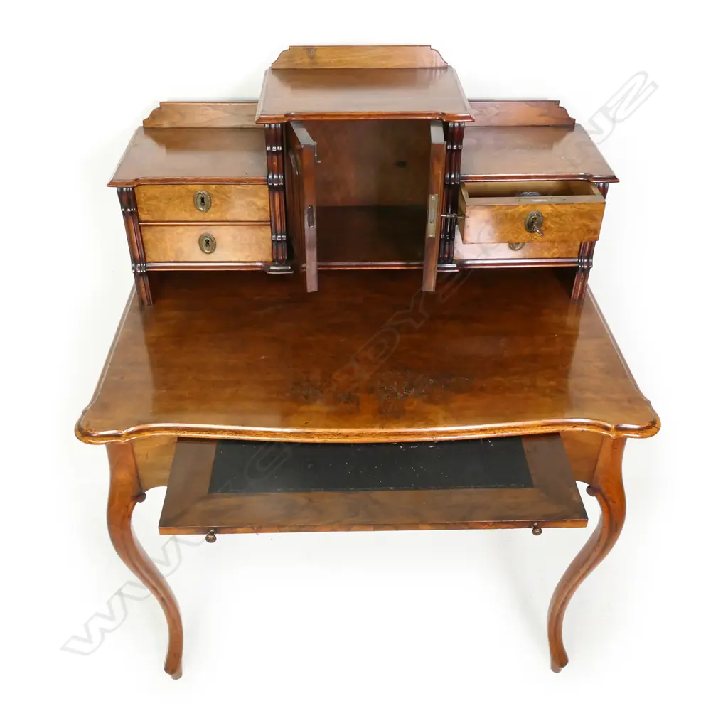 A 19thC walnut bonheur-du-jour, Image 1++