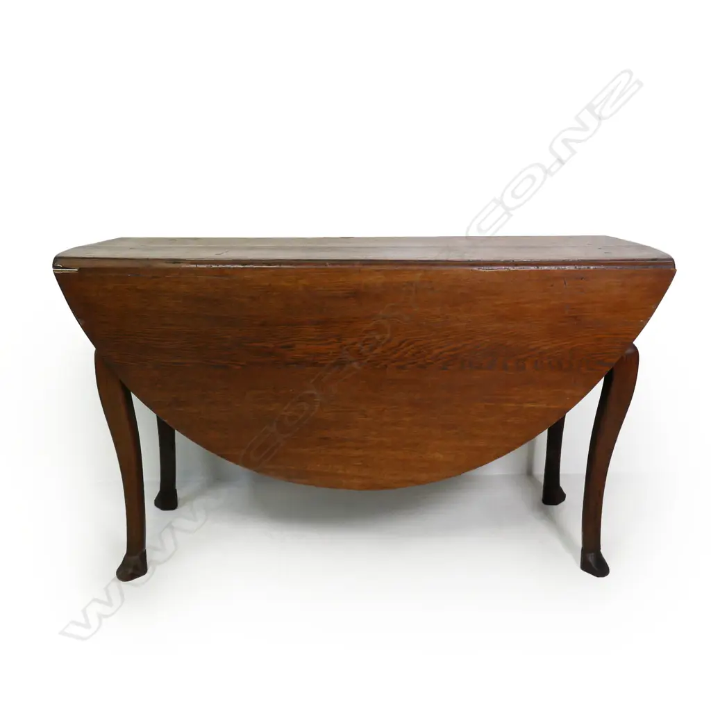A George III oak oval drop leaf table, Image 1++