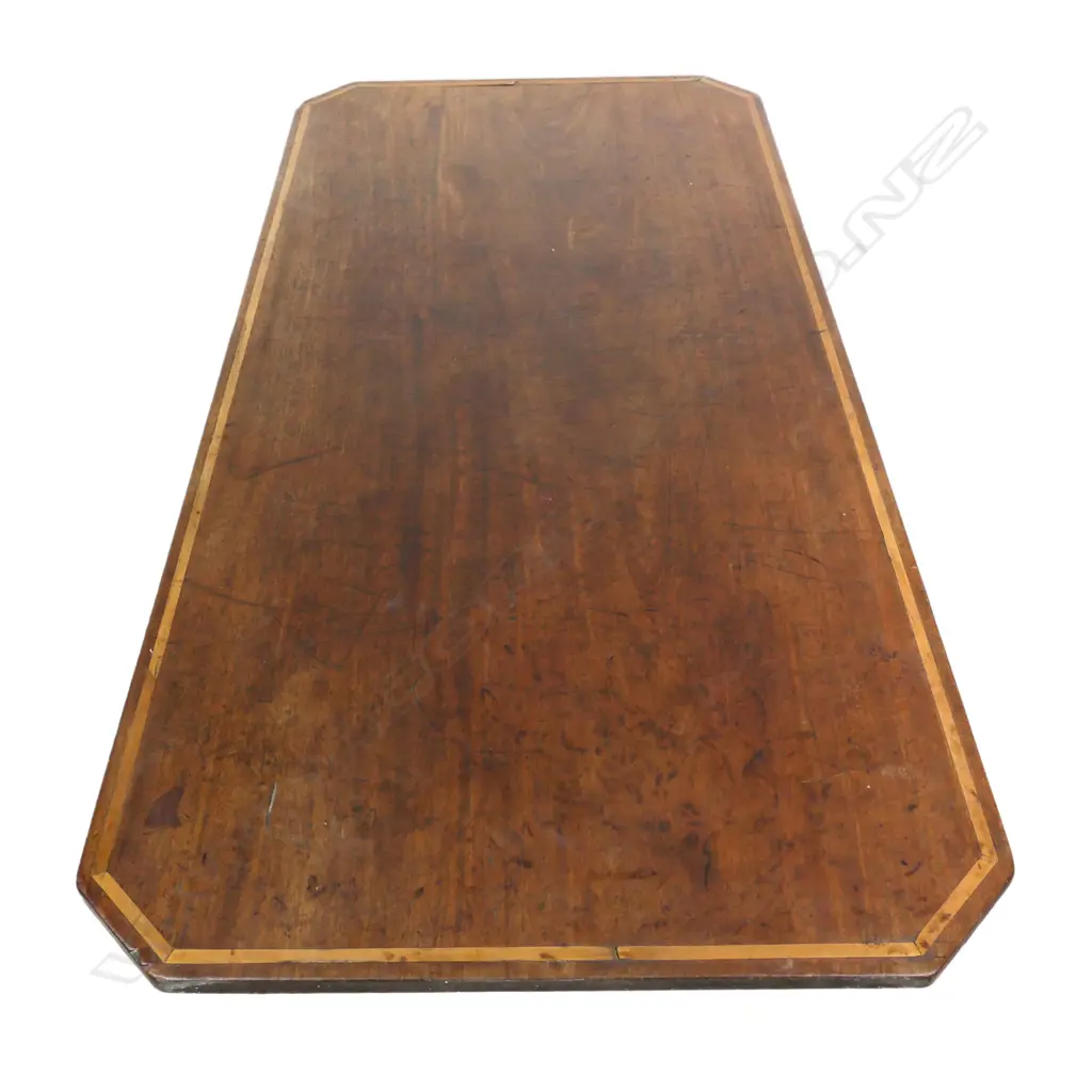 A Regency country mahogany tilt top centre table, Image 1++