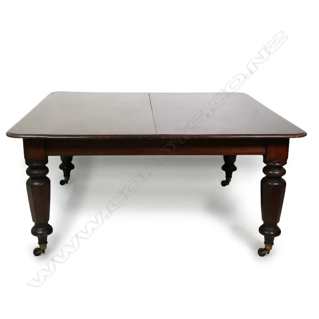 A Victorian mahogany extension banquet dining table, Image 1++