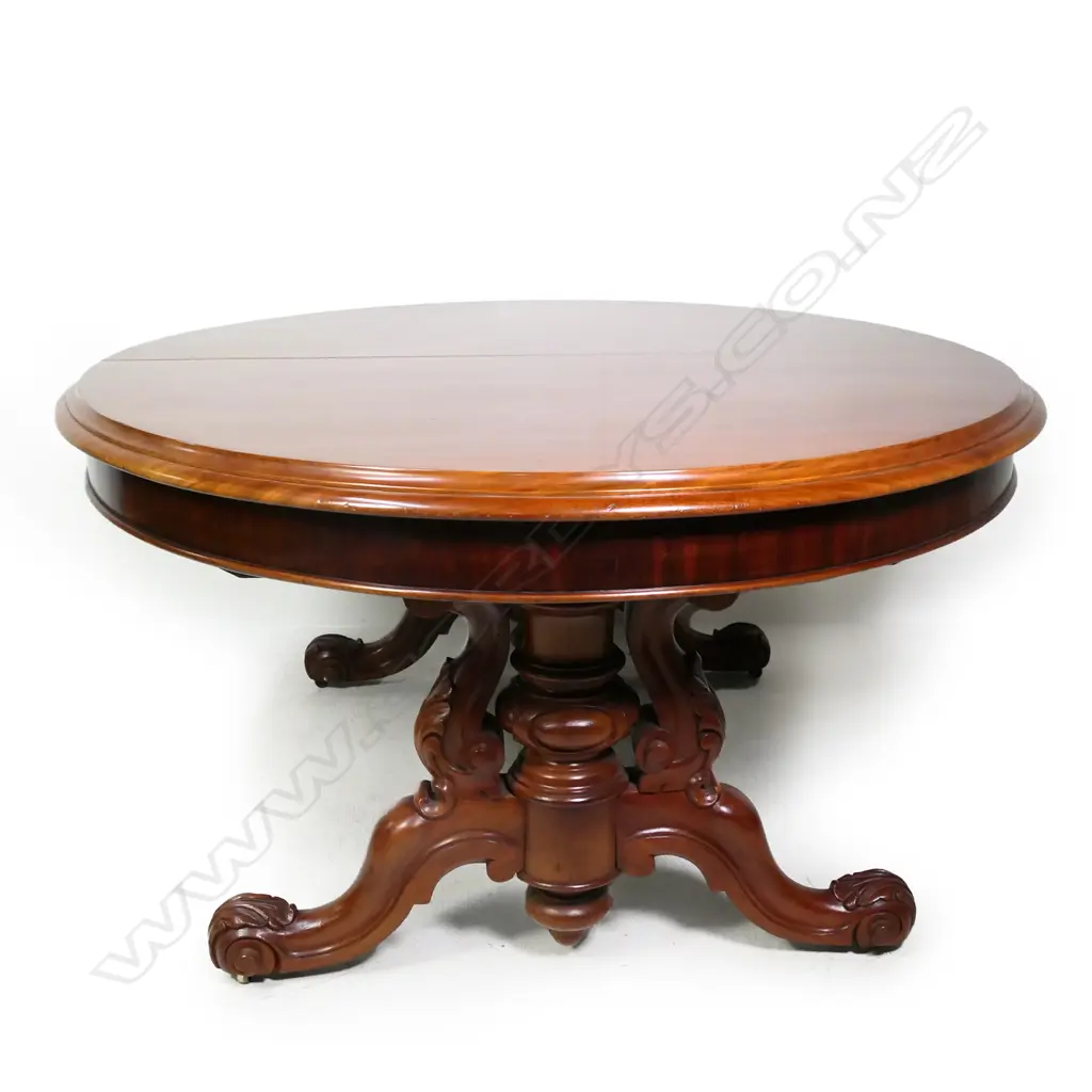 A good Victorian oval mahogany banquet extension dining table, Image 1++