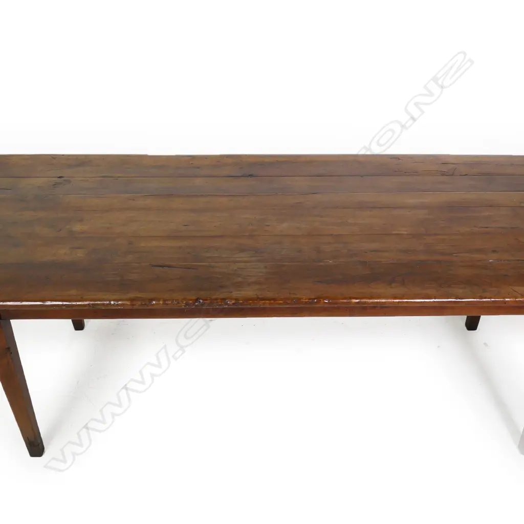 A Georgian mahogany country dining table, Image 1++