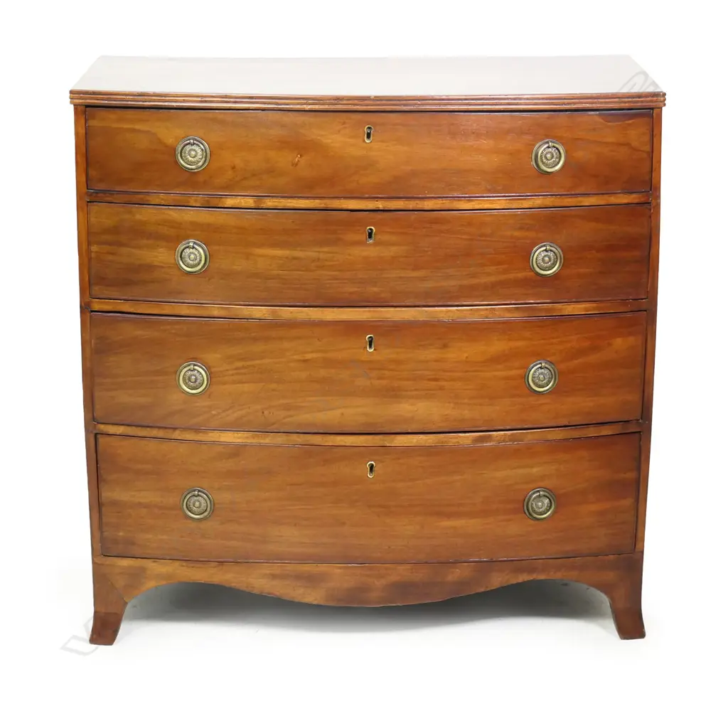 A Georgian mahogany bow front four drawer chest, Image 1++