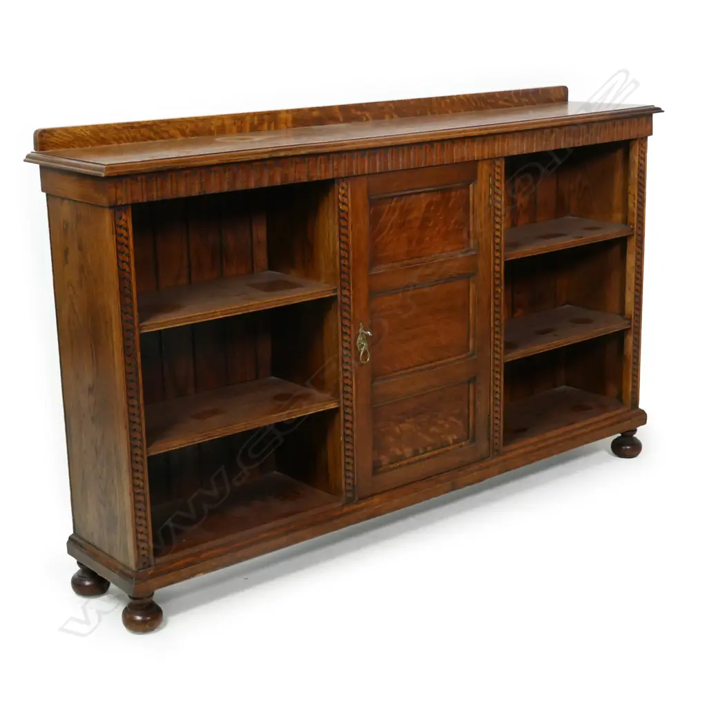 An early 20thC oak carved bookcase, Image 1++