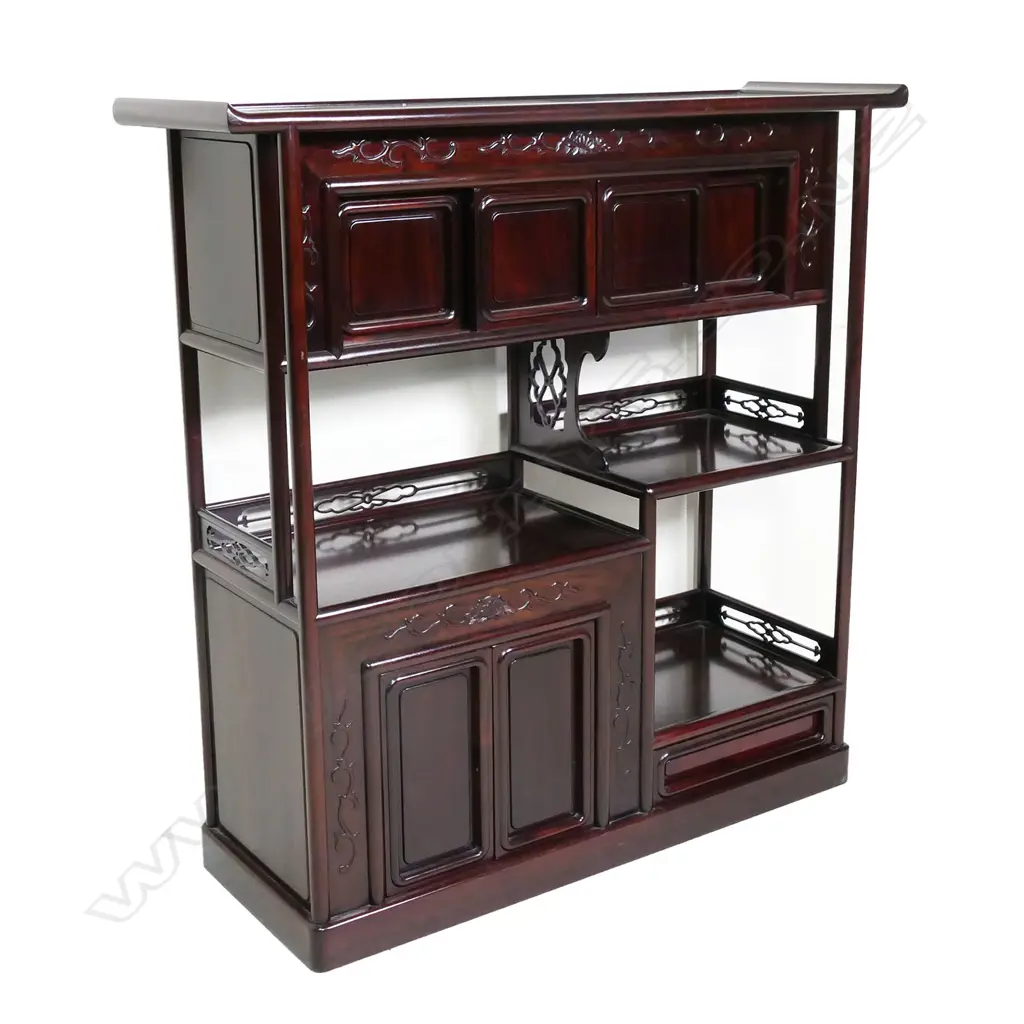 A fine quality Chinese rosewood display cabinet, Image 1++