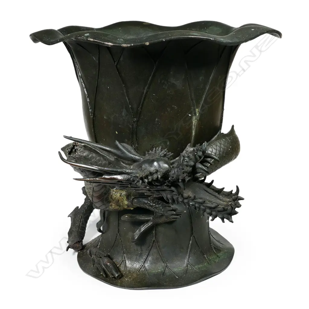 An old Oriental bronze floor standing jardiniere, Image 1++