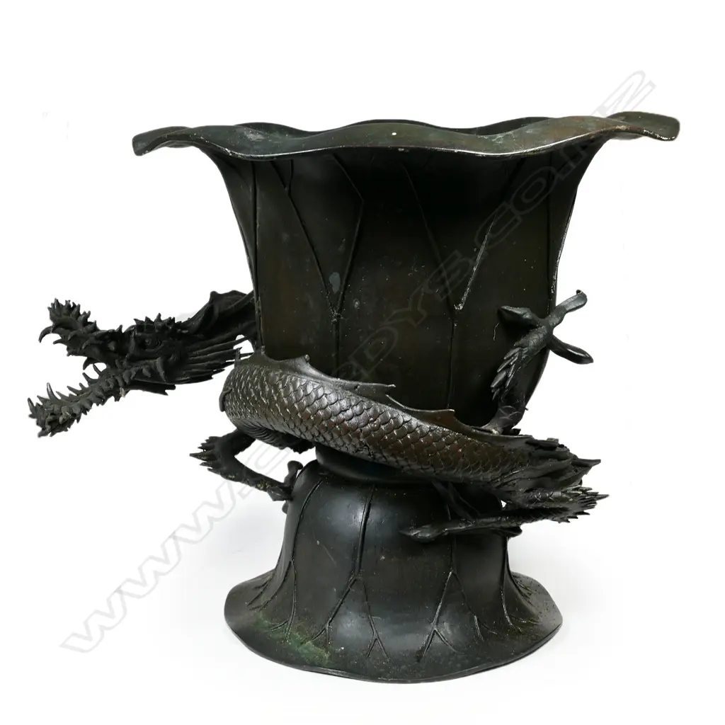 An old Oriental bronze floor standing jardiniere, Image 1++