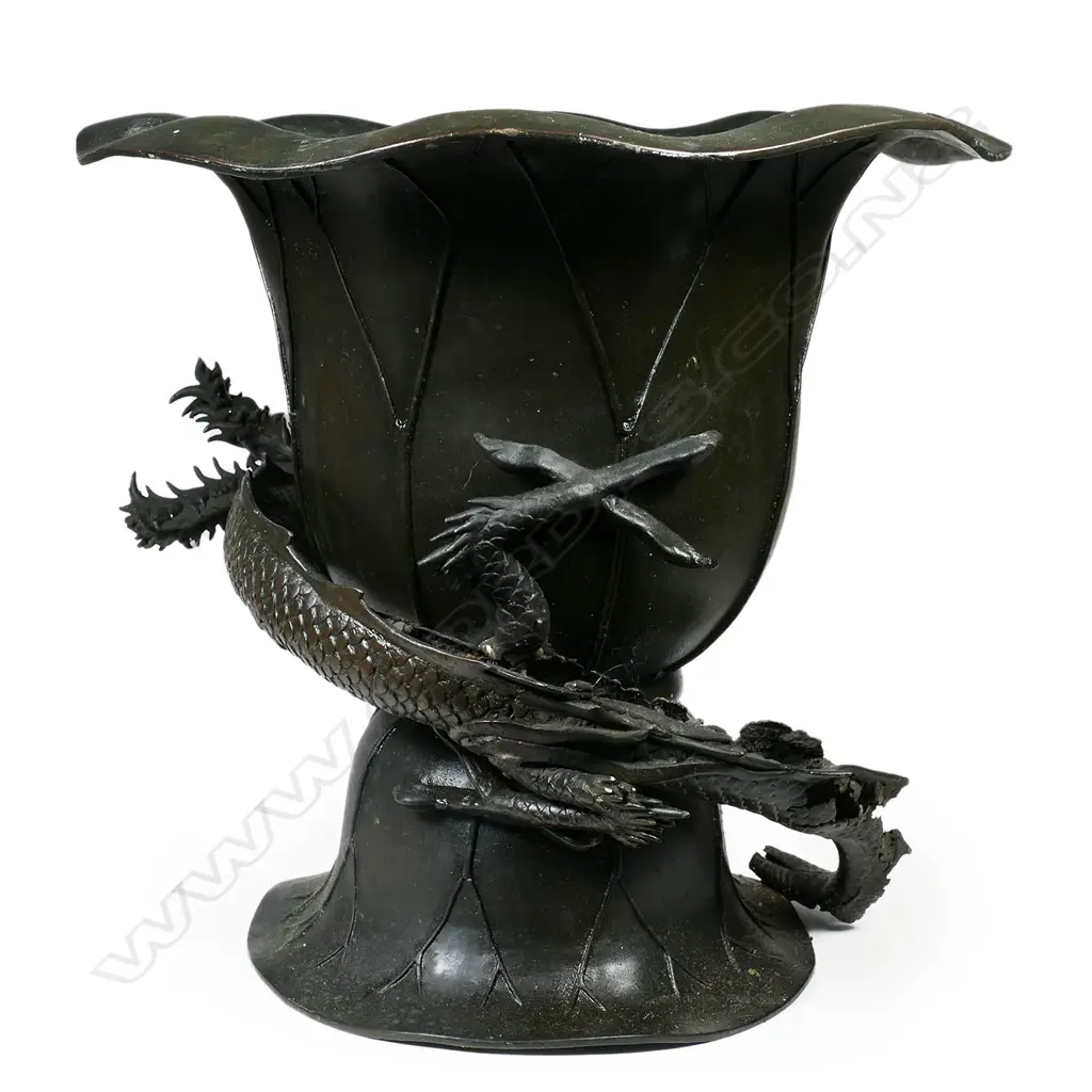 An old Oriental bronze floor standing jardiniere, Image 1++