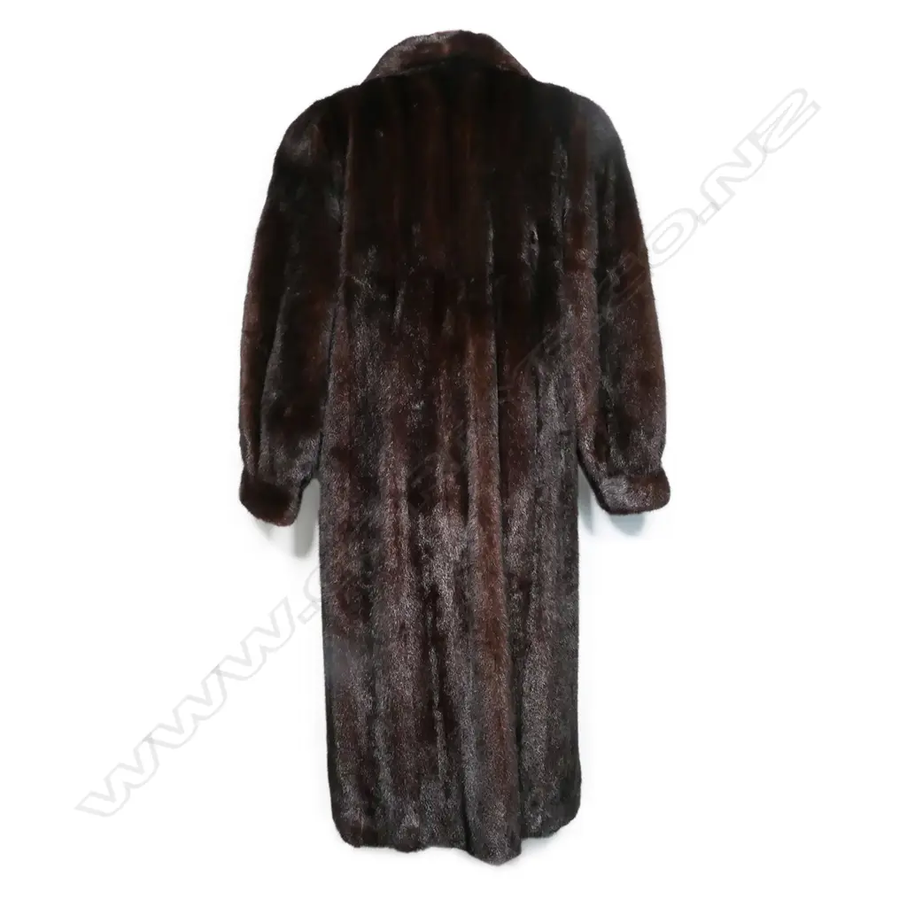 A full-length mink fur coat, Image 1++