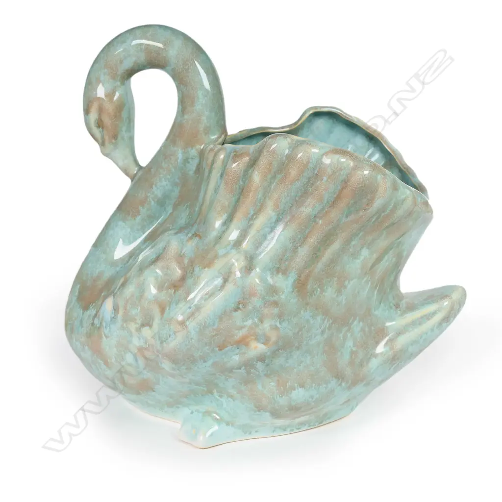 A large Crown Lynn swan, Image 1++