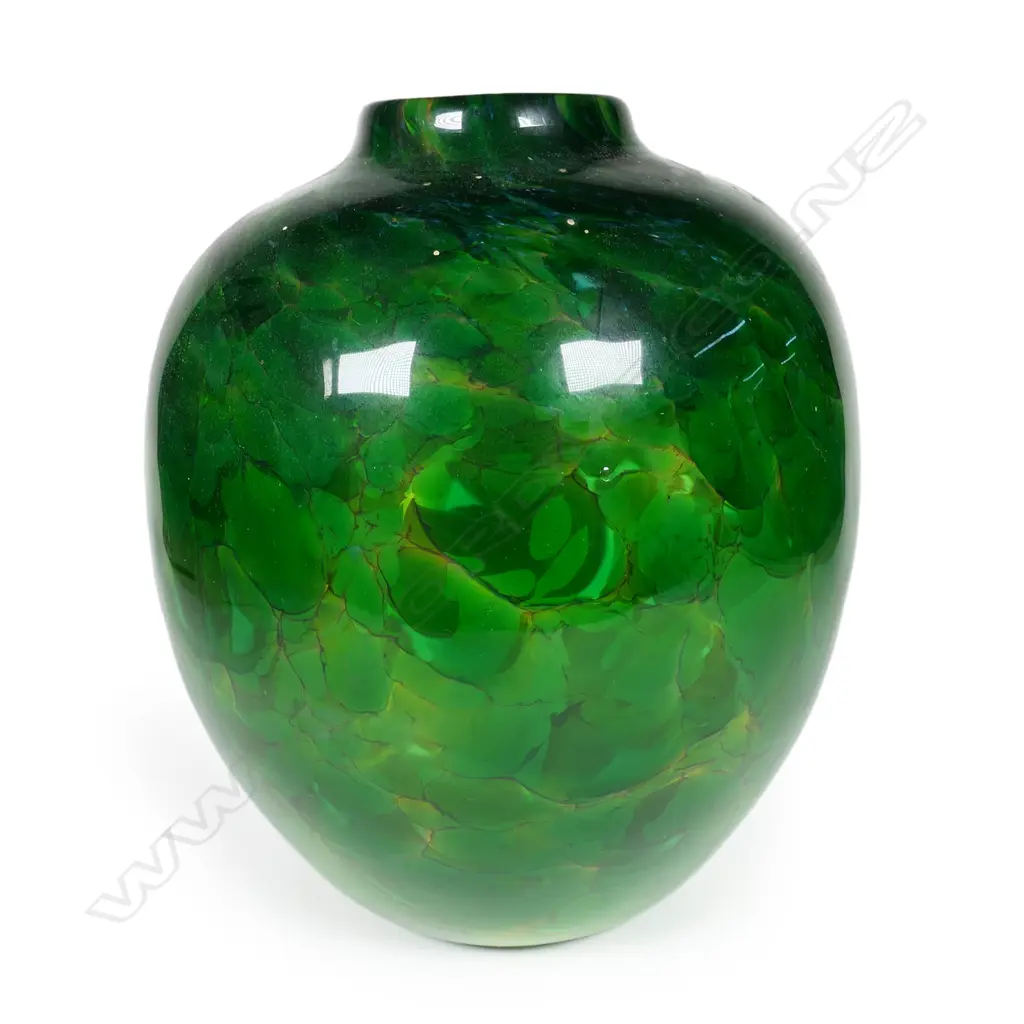 A Garry Nash glass vase, emerald green flake with acid green interior, Image 1++
