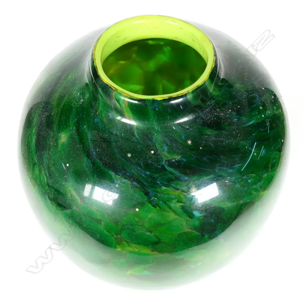 A Garry Nash glass vase, emerald green flake with acid green interior, Image 1++