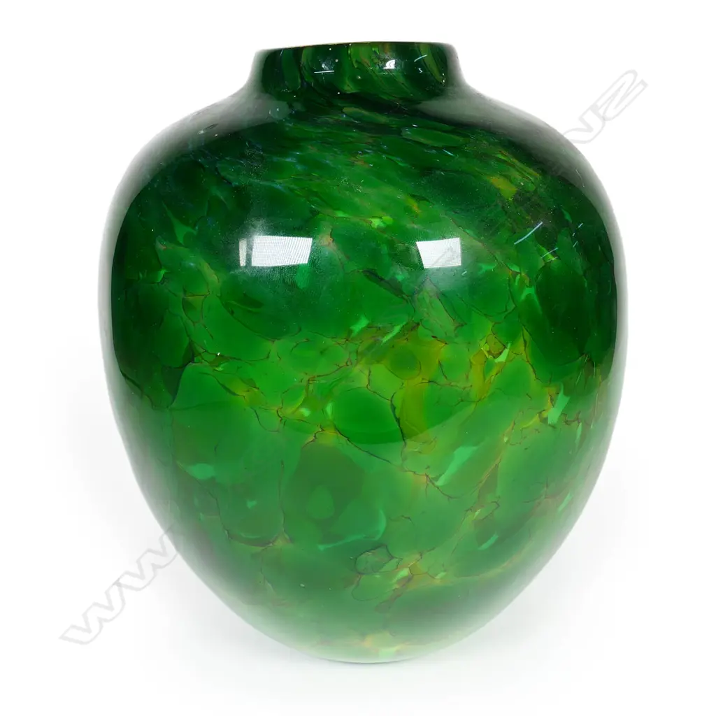 A Garry Nash glass vase, emerald green flake with acid green interior, Image 1++