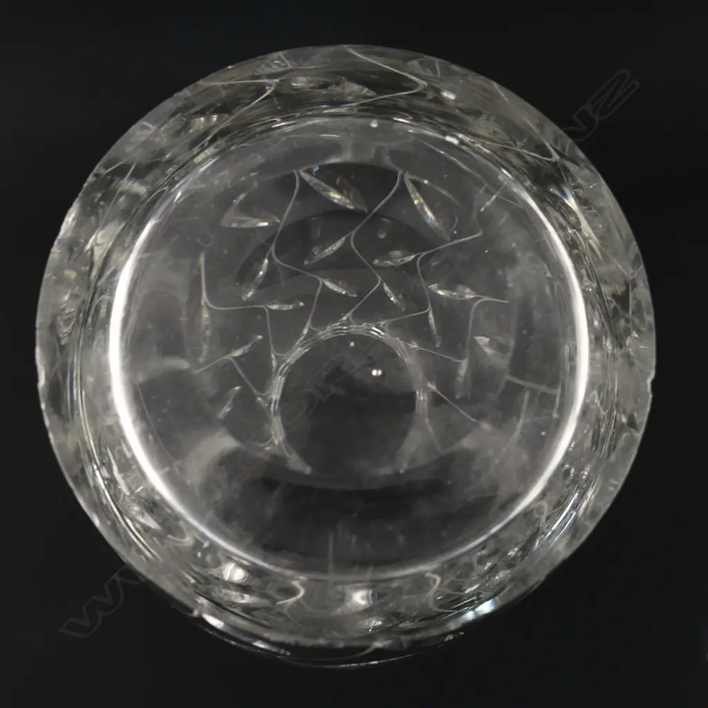 A 1930s Clyne Farquharson cut glass vase, Image 1++