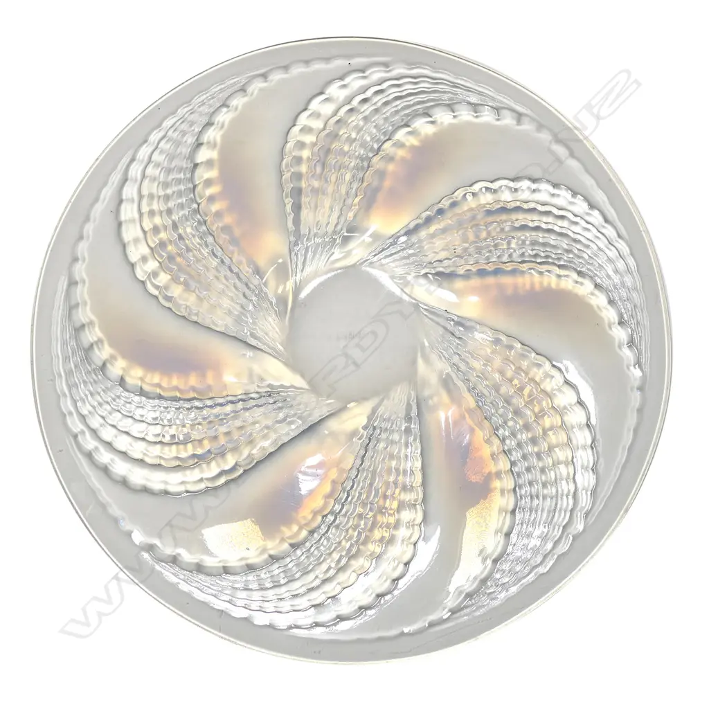 A René Lalique opalescent glass ‘Fleurons’ plate, Image 1++