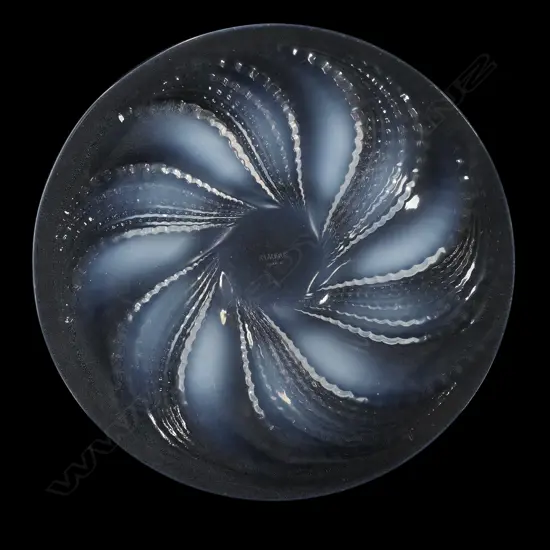 A René Lalique opalescent glass ‘Fleurons’ plate,