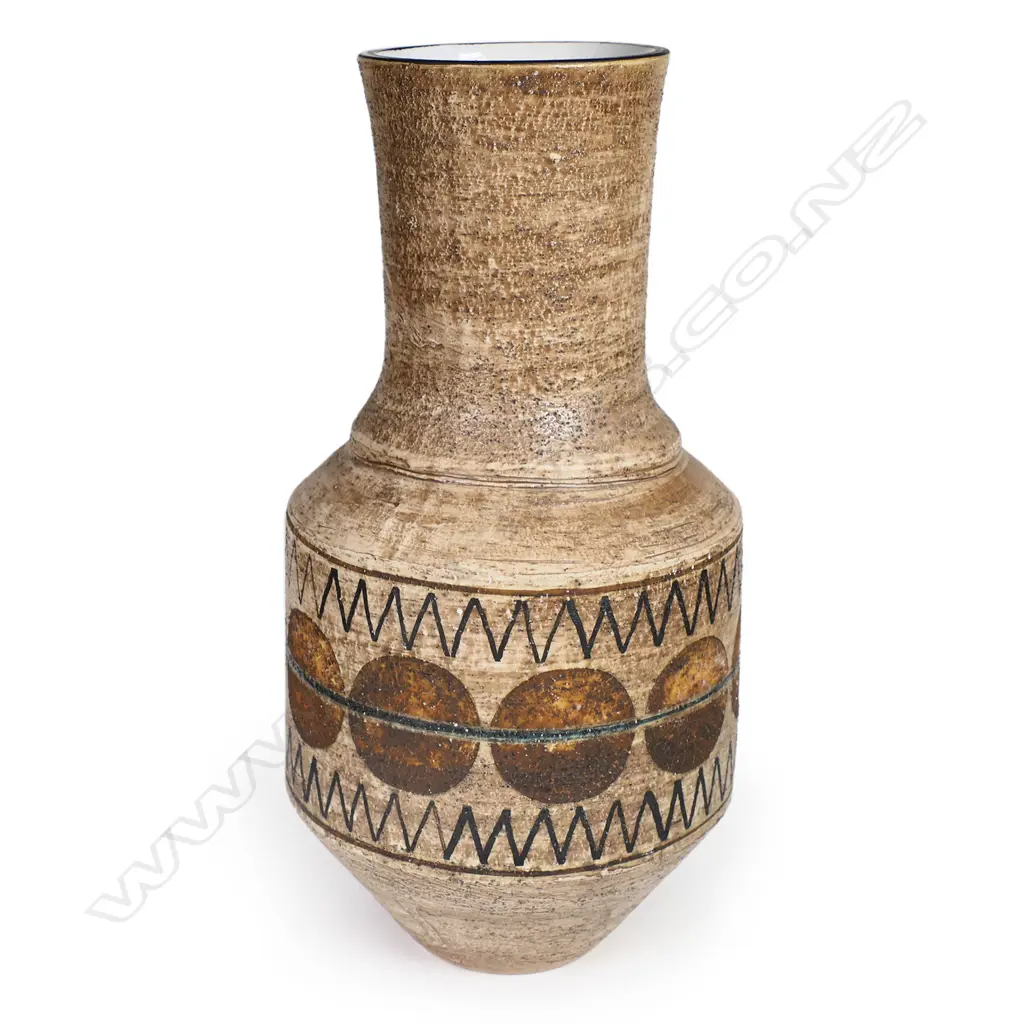 A Troika pottery 1960s/70s St. Ives, Cornwall pottery vase, Image 1++