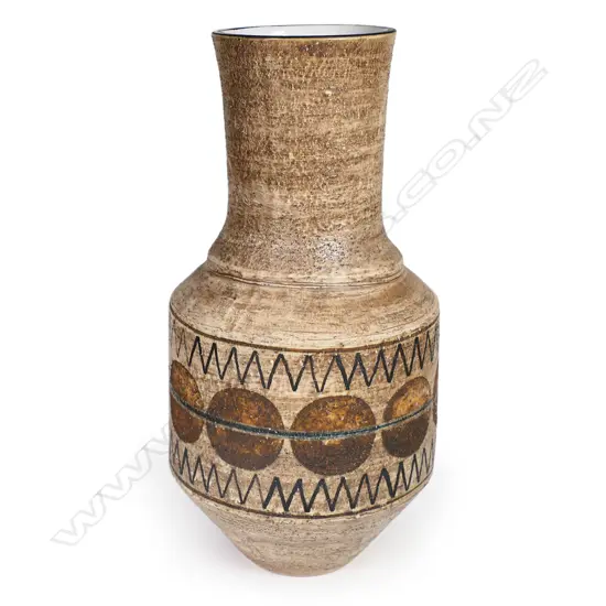 A Troika pottery 1960s/70s St. Ives, Cornwall pottery vase,