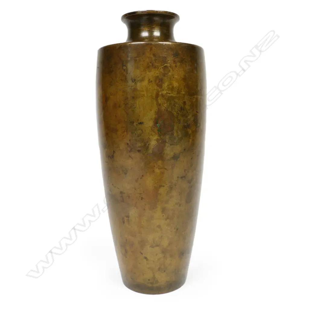A Japanese bronze vase inlaid with gold and silver, Image 1++
