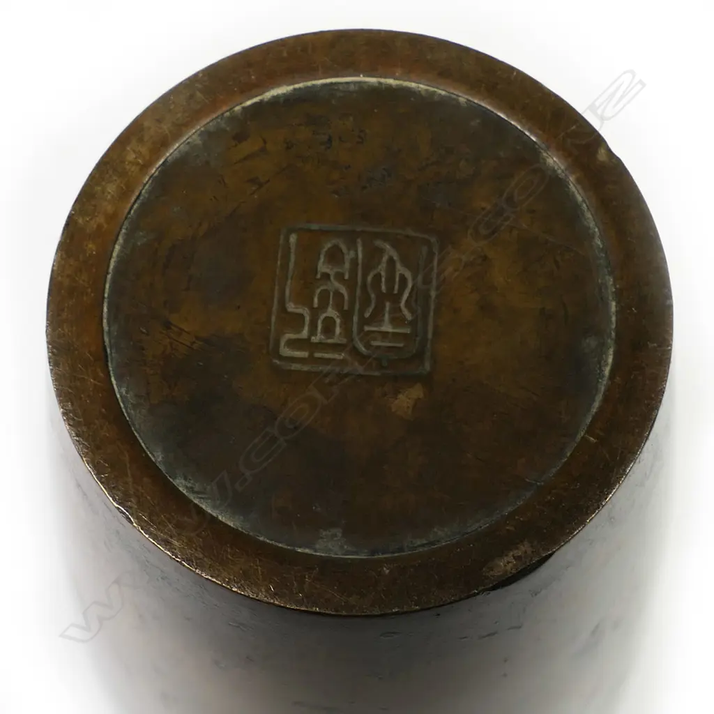 A Japanese bronze vase inlaid with gold and silver, Image 1++