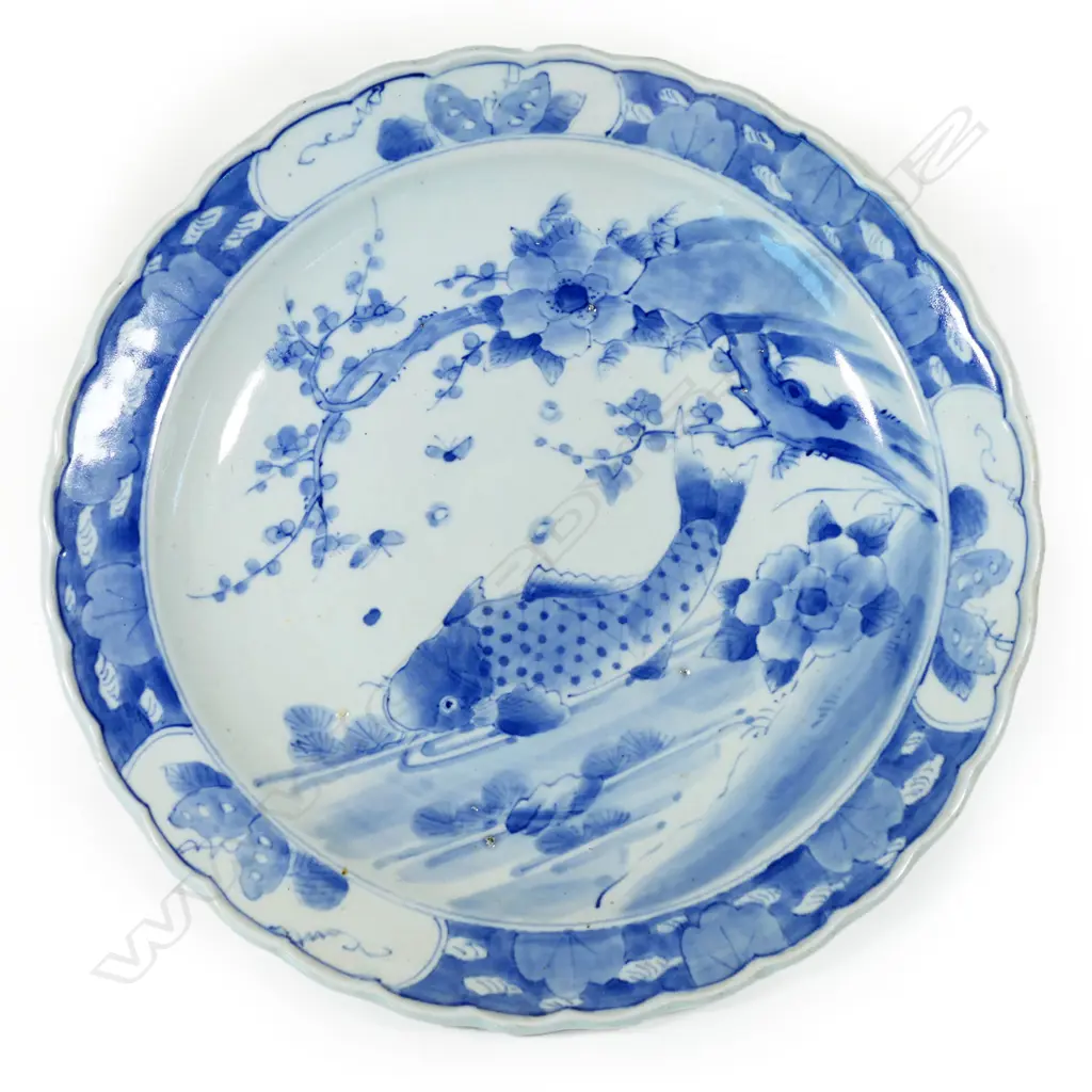 An Oriental blue and white large charger, Image 1++