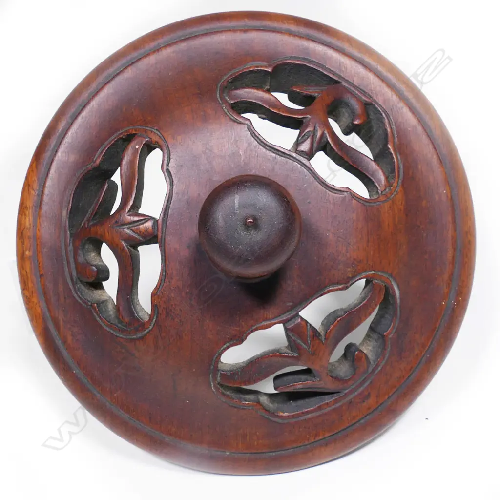A Chinese Qing dynasty temple jar Image 1++