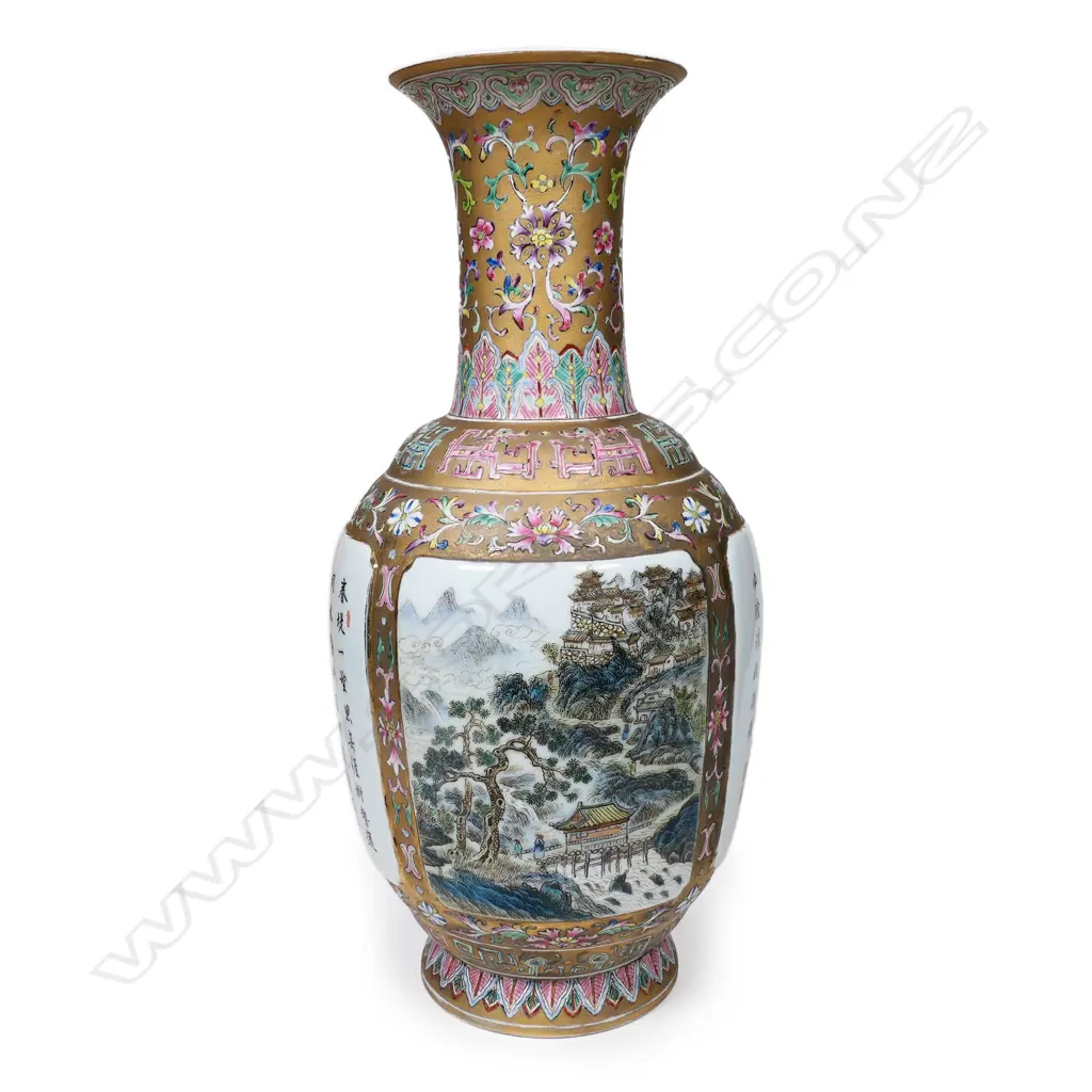 A Chinese fine quality porcelain vase, Image 1++
