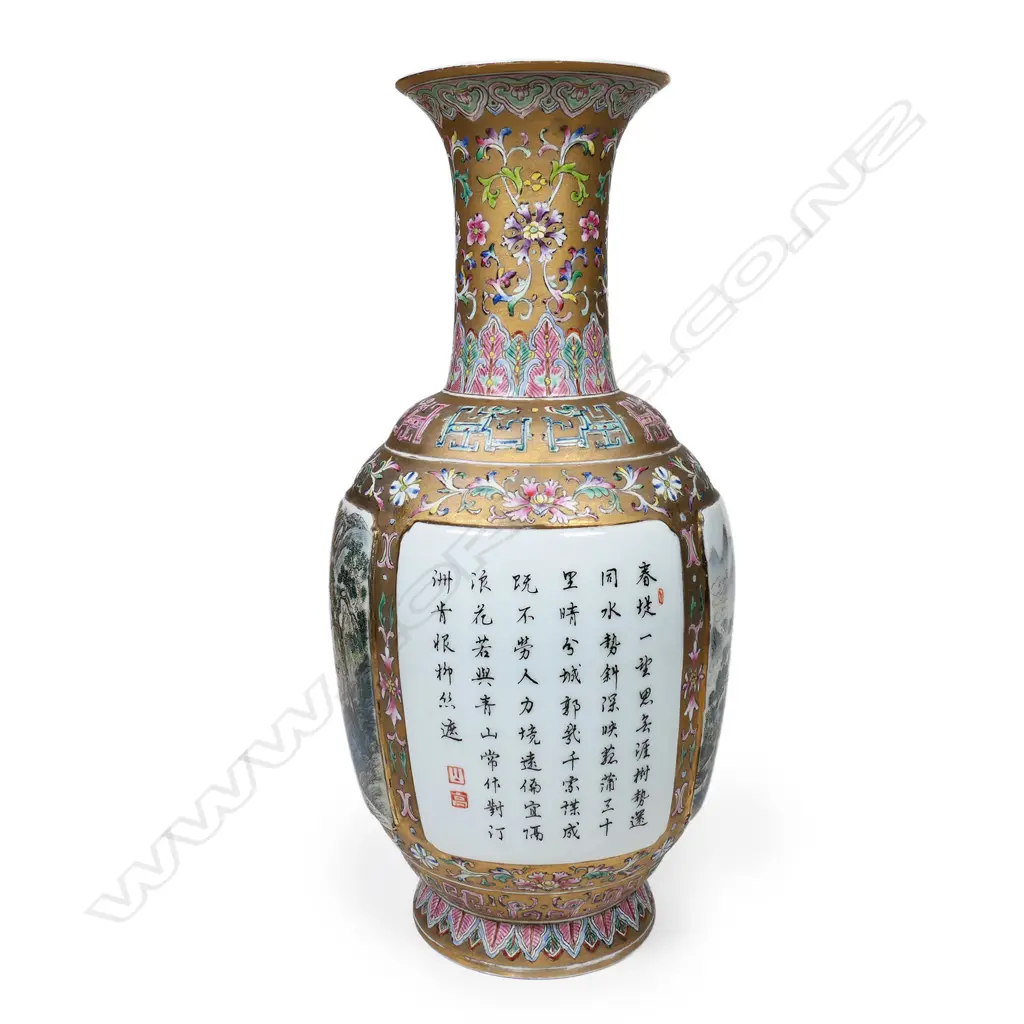 A Chinese fine quality porcelain vase, Image 1++