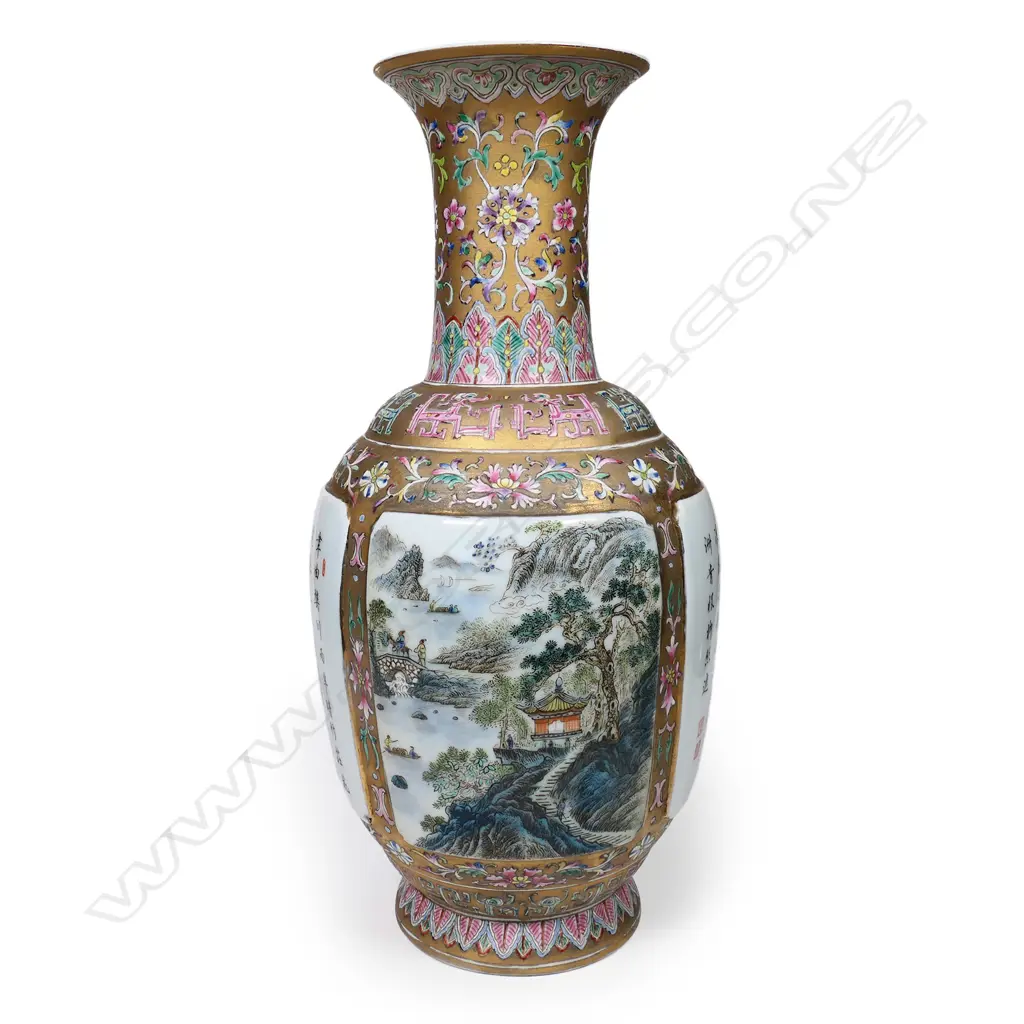 A Chinese fine quality porcelain vase, Image 1++