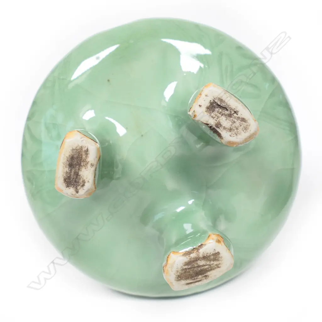 A Chinese celadon tripod censor, Image 1++