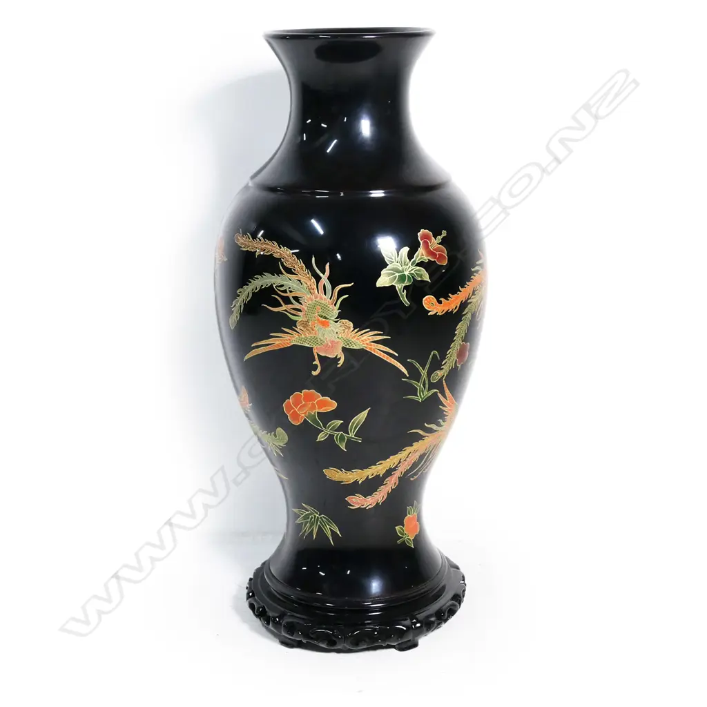 A tall floor standing Chinese black lacquered vase, Image 1++