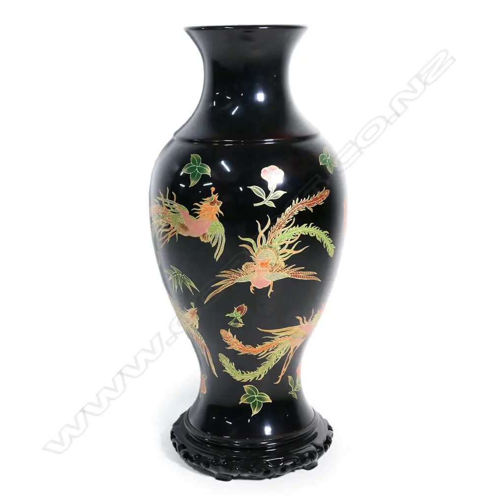 A tall floor standing Chinese black lacquered vase, Image 1++