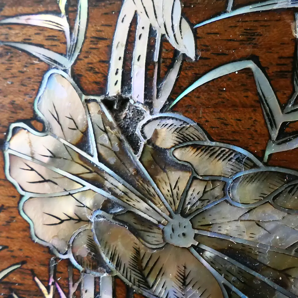 An early 20thC Oriental oval teak tray, inlaid with mother-of-pearl, Image 1++