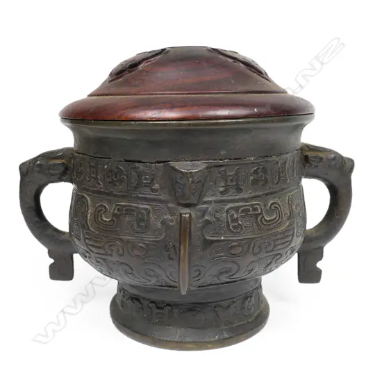 A Chinese bronze gui censer,