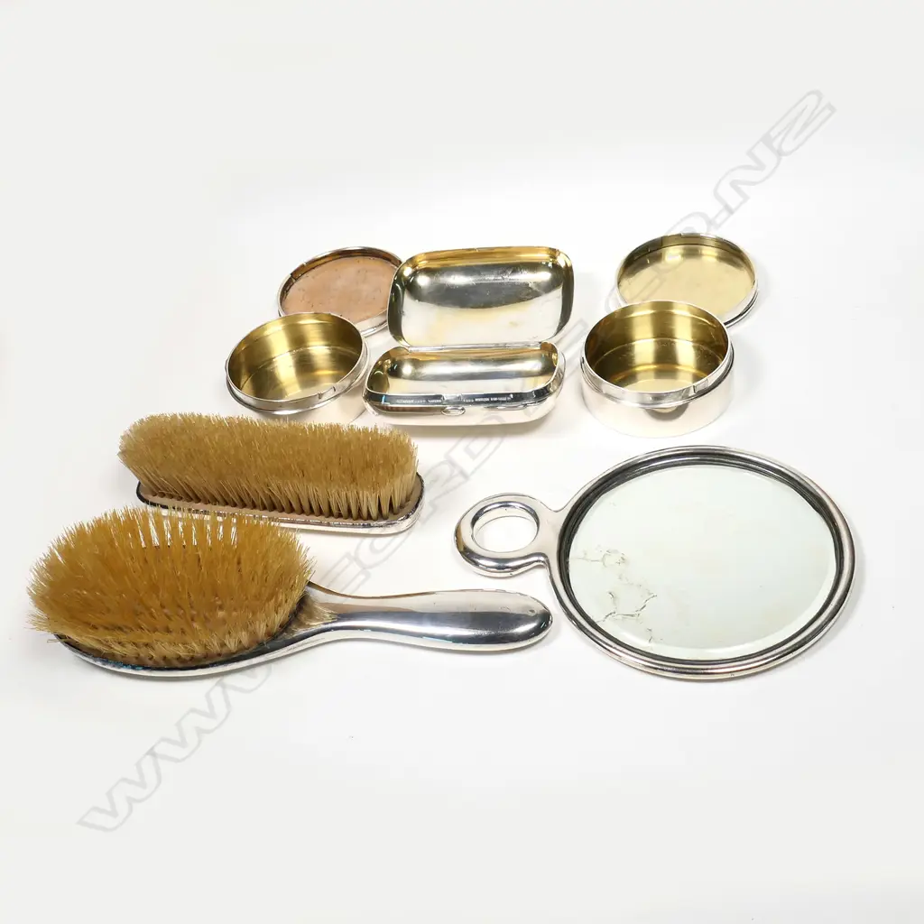 A Tiffany & Co silver dressing set, Image 1++