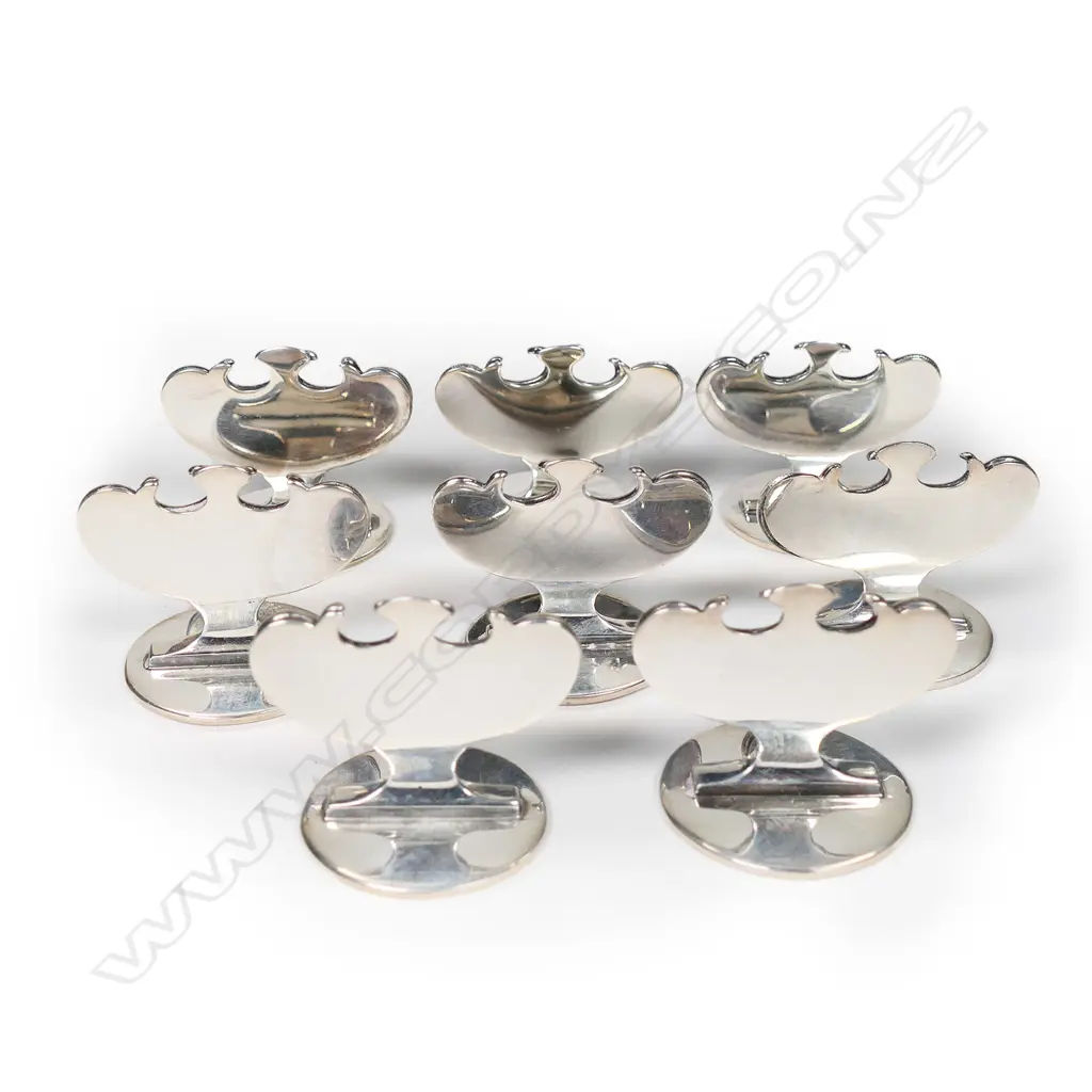 A quality set of eight boxed Edwardian silver name place holders, Image 1++