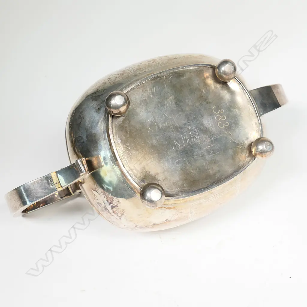A George III silver teapot Image 1++