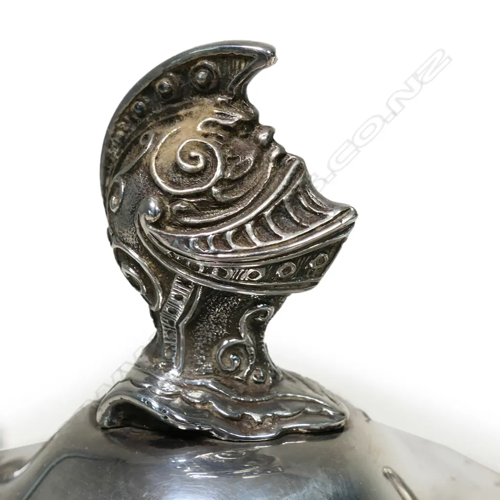 A heavy, Victorian silver three-piece tea set, Image 1++