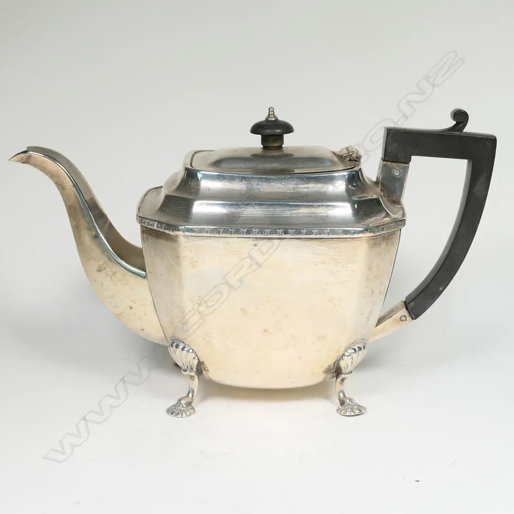 A heavy, Victorian silver three-piece tea set, Image 1++