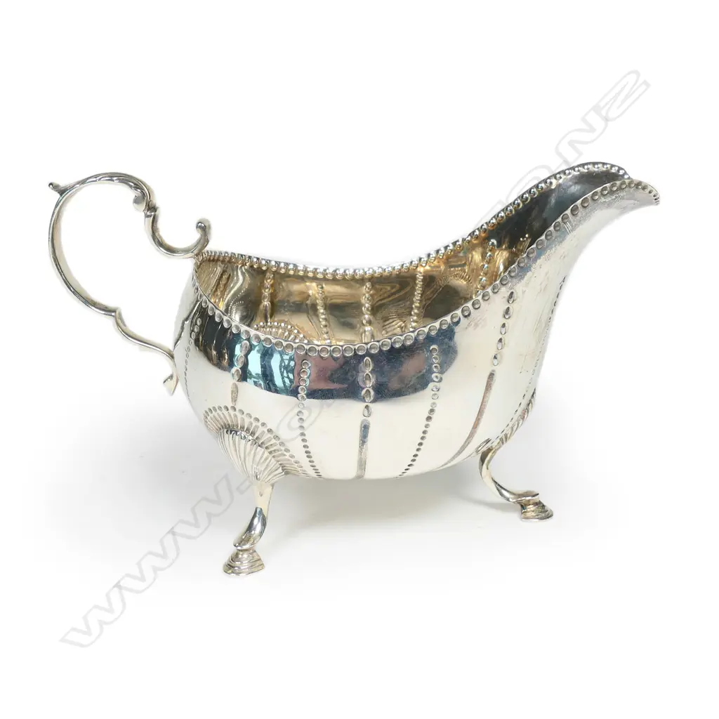 An Edwardian silver sauce boat, in early Georgian style, Image 1++