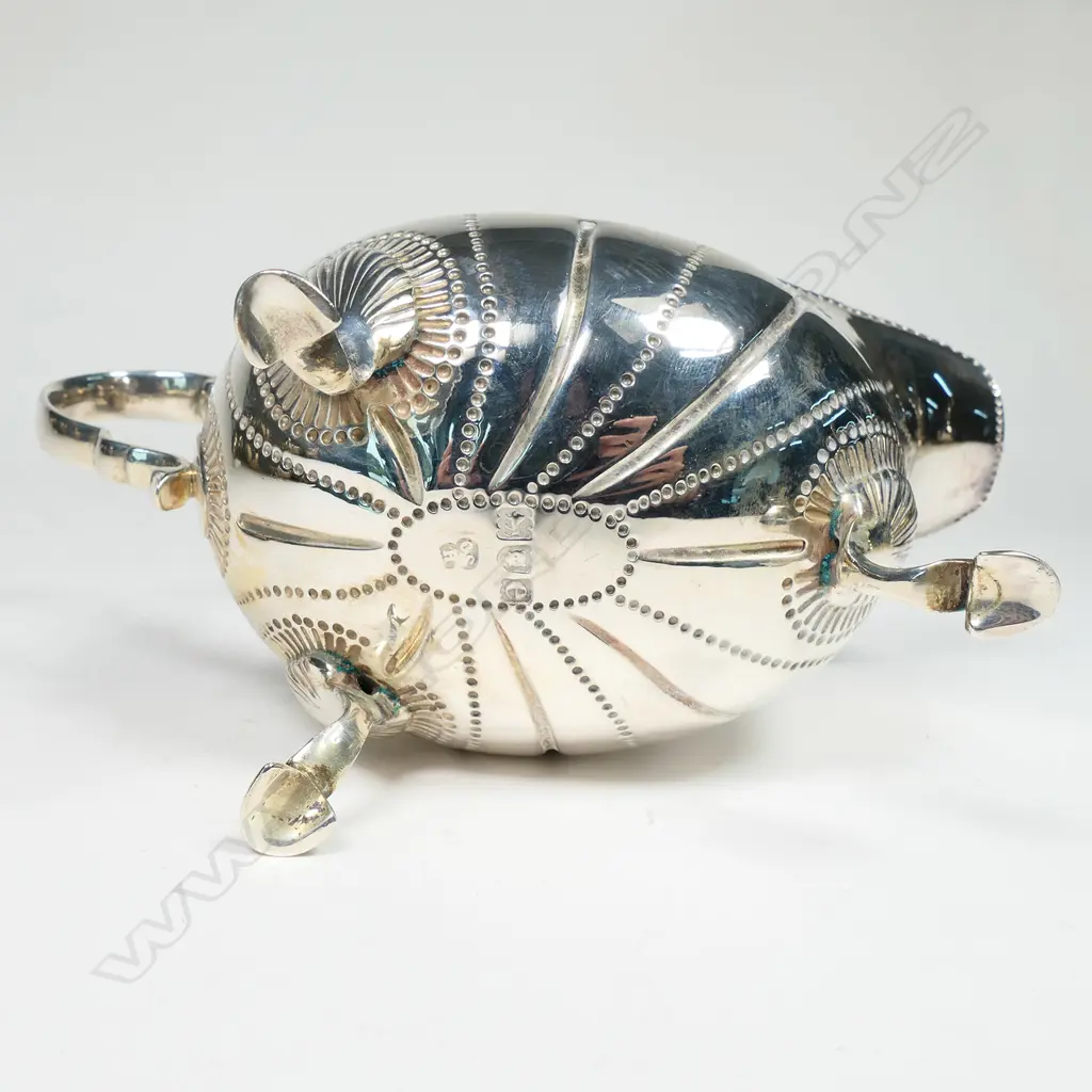 An Edwardian silver sauce boat, in early Georgian style, Image 1++