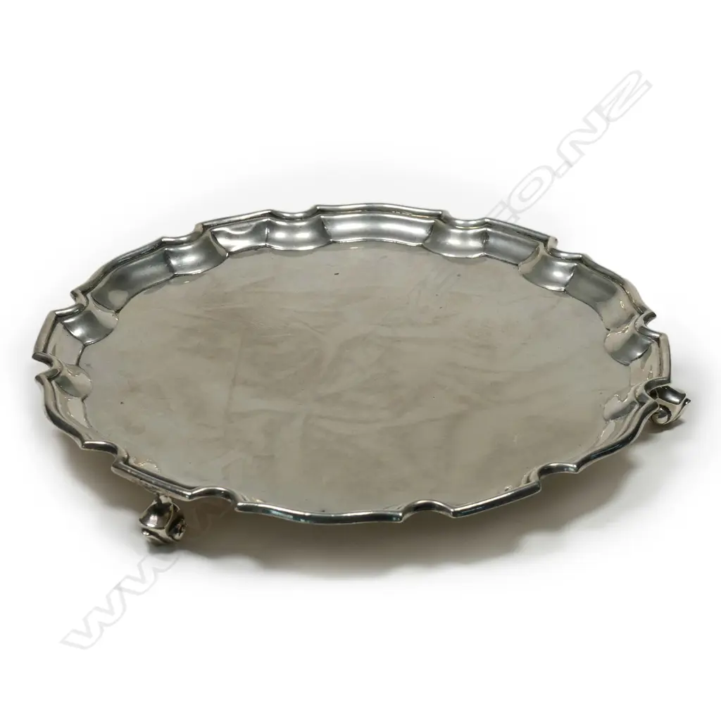 A George VI silver waiter, with piecrust rim, Image 1++