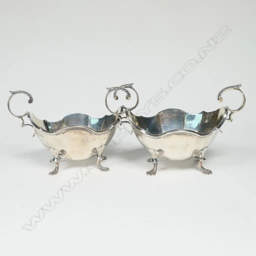 A pair of Victorian Scottish silver salts Image 1++