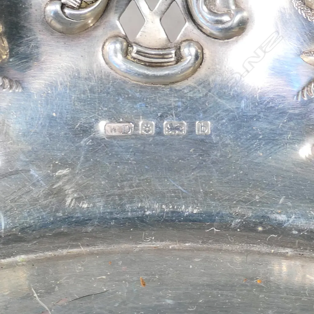 An Edwardian silver oval fruit dish, Image 1++