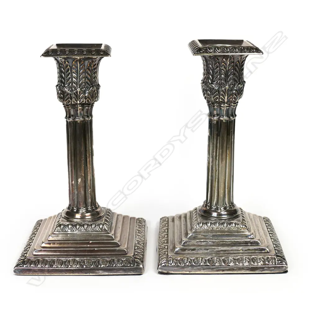 A pair of Victorian silver column candlesticks, Image 1++